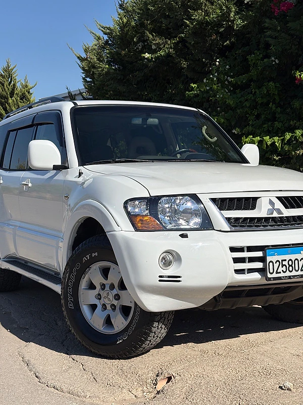 Mitsubishi Montero 2003
