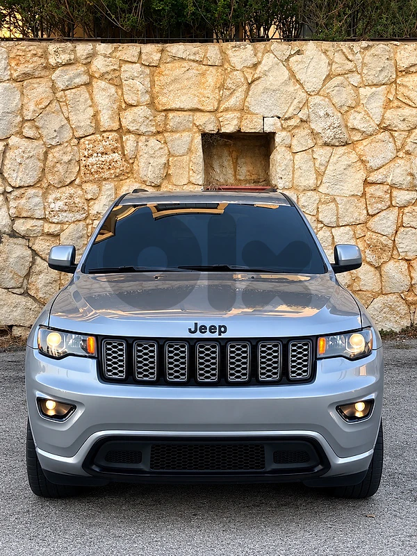 Jeep Grand Cherokee Altitude - No airbag Deployed - Super Clean