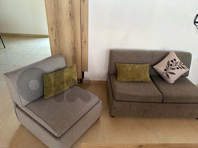 5 seats + marjouha 3 seats