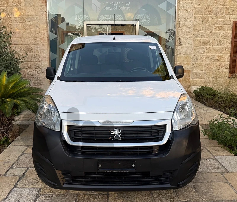 Peugeot Partner 2018 ( Swiss Van 120,000 KM )
