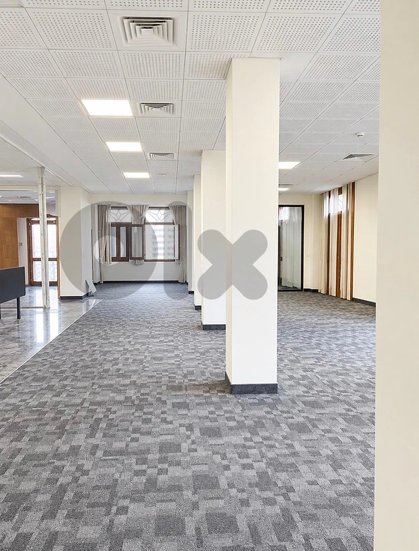 Luxurious office / high ceiling in DT for rent /مكتب فخم في وسط بيروت
