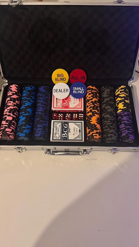 CLAY Poker Chips (300)