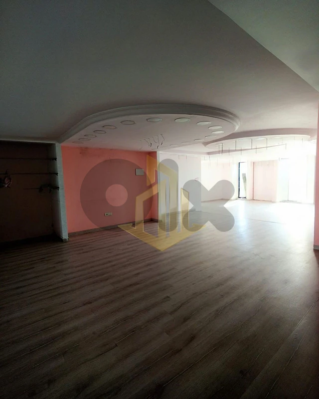 Shop for rent in Ramlet El Bayda محل تجاري  للإيجار في الرملة البيضاء