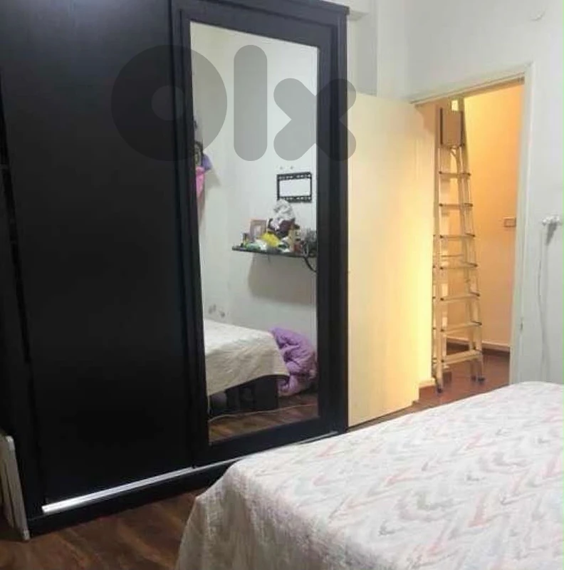 Queen bed and closet