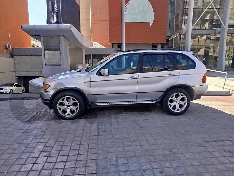 BMW X5 2003 v6