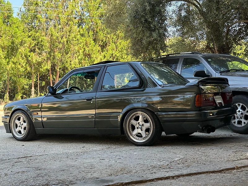 BMW 3-Series 1989 e30 325