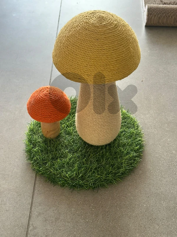 Mushroom-Shaped Sisal Cat Scratcher