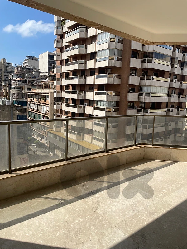 Apartment for Sale in Hamra شقة للبيع في منطقة الحمرا