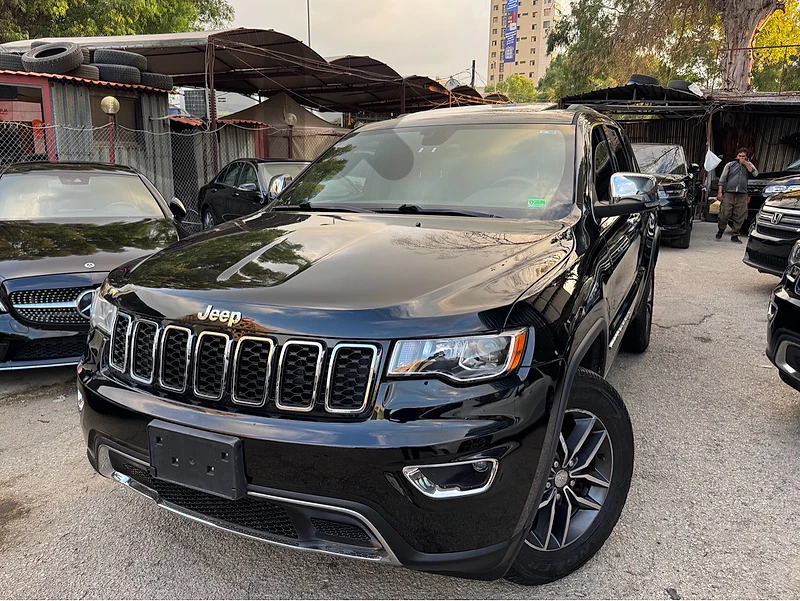 Grand Cherokee 2018 LIMITED 4wl🔥fat7a🔥super clean✅🔥81/882165☎️🔥 Grand Cherokee 2018 LIMITED 4wl🔥fat7a🔥super clean✅🔥81/882165☎️🔥