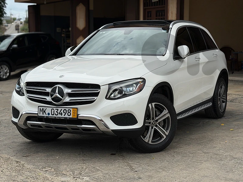 Glc 300 4matic 2018 Clean Carfax original paint