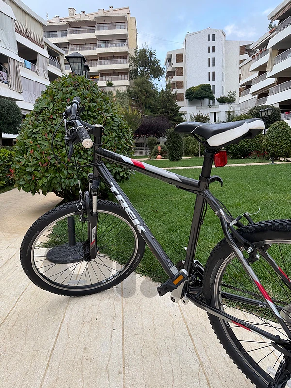 Trek 820 Mountain Bike – Excellent Condition
