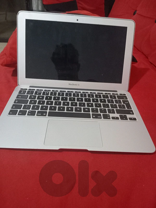 العنوان:
MacBook Air 11" – 4GB RAM – 120GB Flash – مع الشاحن
