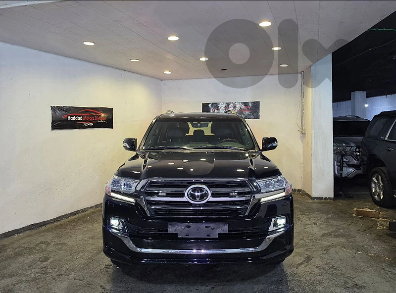2019 Toyota Land Cruiser VX-S 5.7 Company Source & Maintenance 1 Owner
