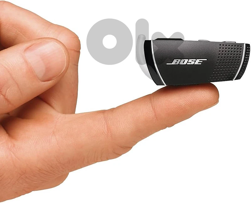 bose earphone. right