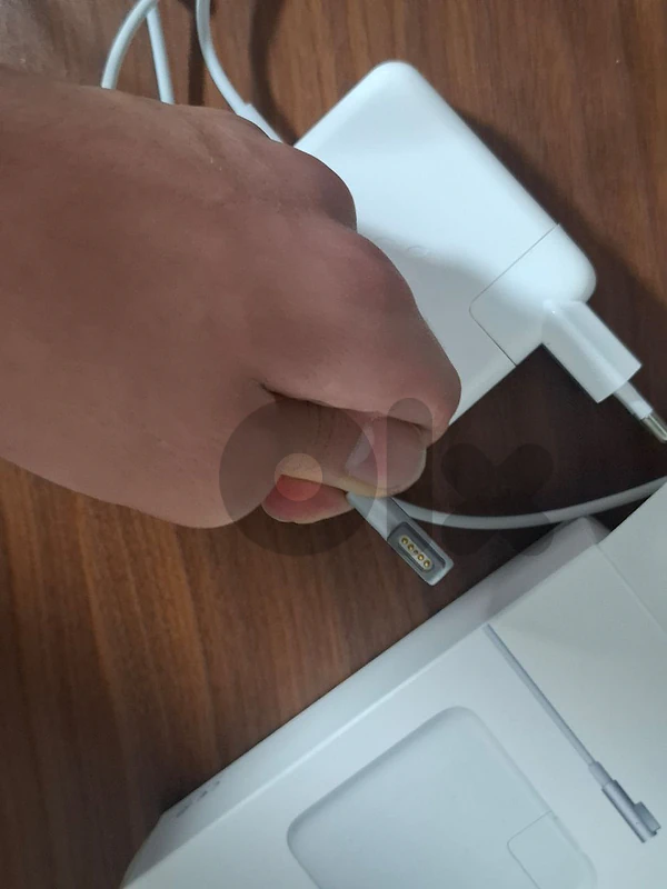 new charger  mackbook