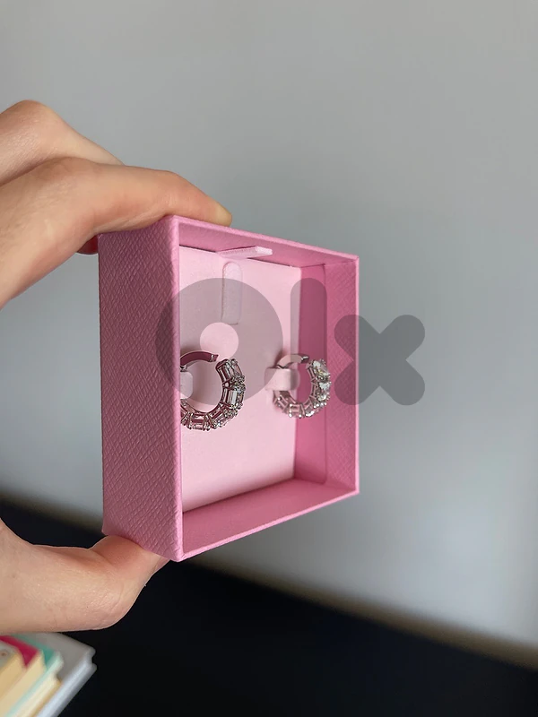 Swarowski Ear Cuff Earings (Original with it’s receipt)
