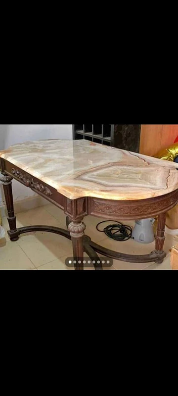 Antique table طاولة اثرية
