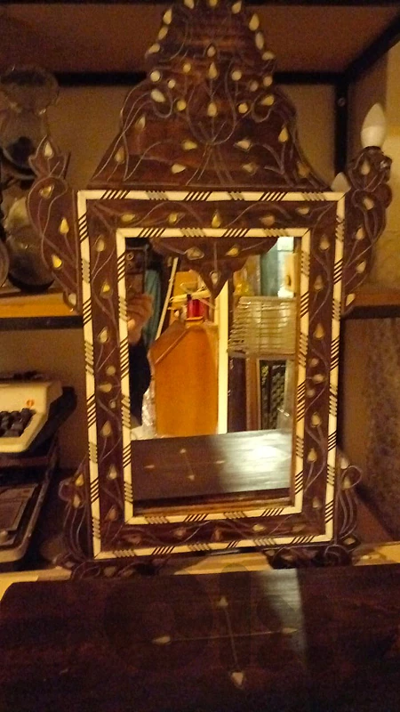 كونسول صغير مصدف
