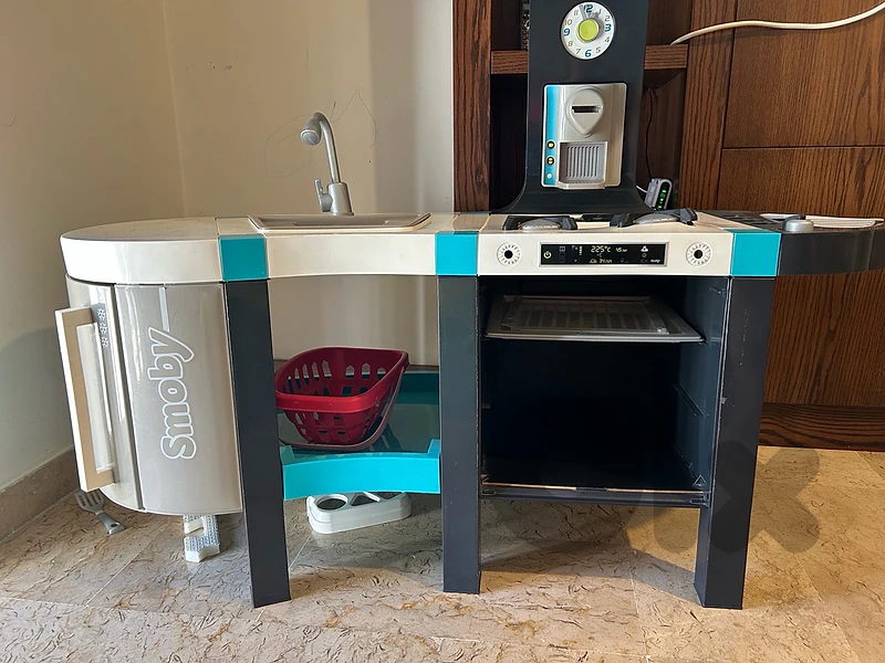 Kitchen and Ice cream cart