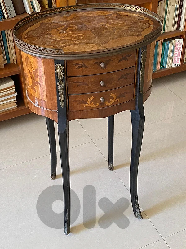 Oval marquetry 3-drawer side table - طاولة جانبية فينتج ستايل فرنسي
