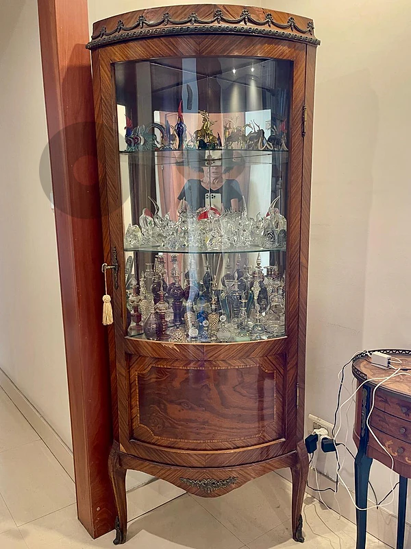 Vintage French-Style Marquetry Vitrine - فيترين فينتج ستايل فرنسي