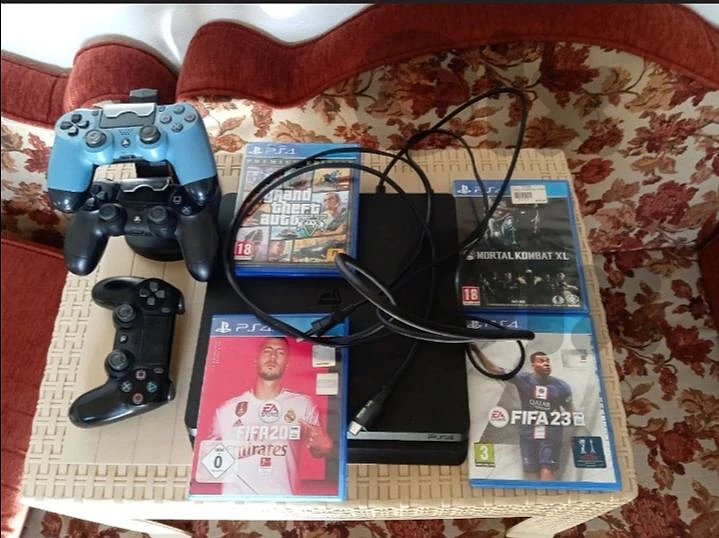 ps4 +2🎮 + 4💿 =160$
