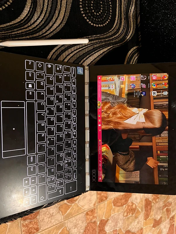 Touch Lenovo laptop 360° turns to tablet Touch Lenovo laptop 360° turns to tablet