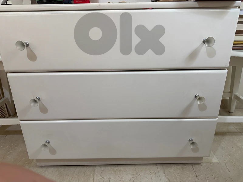 chest of drawers