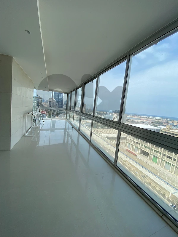 Beautiful large apart in saifi high end sea view