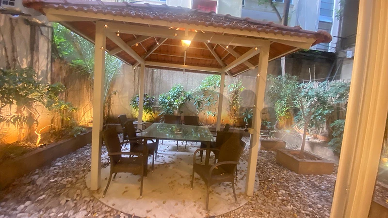 Amazing  lofty apart with large garden achrafieh sioufi