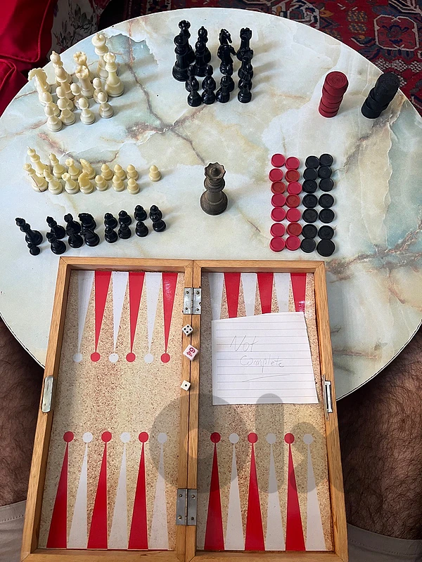 Pièces détachées d'échecs et jacquet (Backgammon) - Lot incomplet
