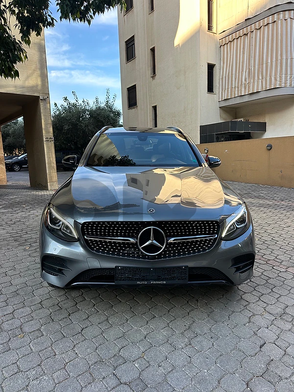 Mercedes GLC 300 AMG-line NP 4matic 2019 gray on black (clean carfax)