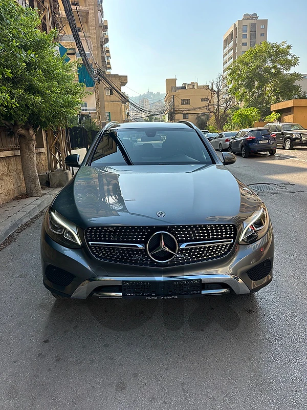 Mercedes GLC 300 4matic 2018 gray on black (clean carfax-49000 miles)