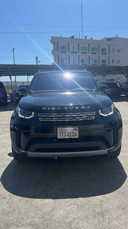 Black Land Rover Discovery 2017