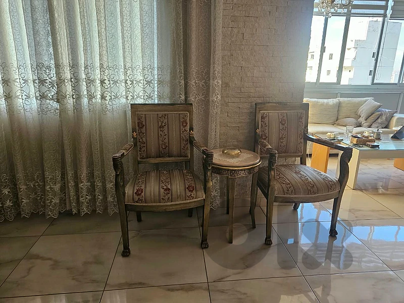 2 chairs & 1 table