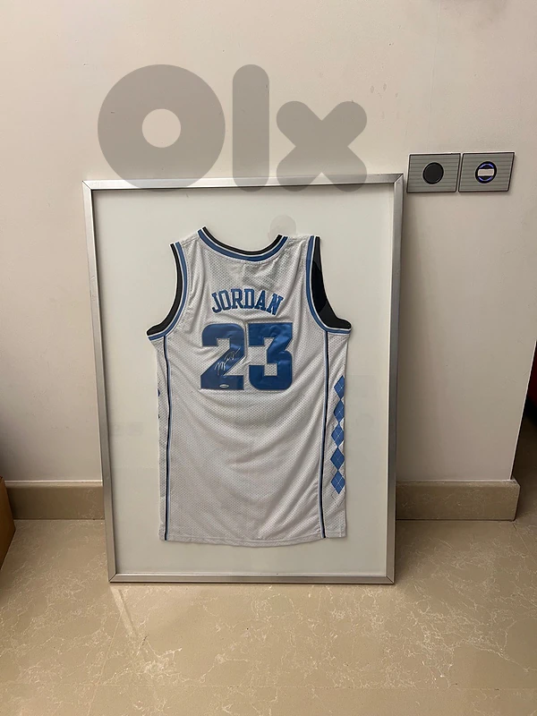 🏀 Michael Jordan – North Carolina Signed Jersey – Framed Collectible