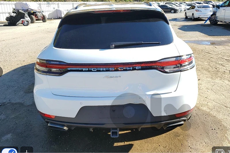 central stop taillight