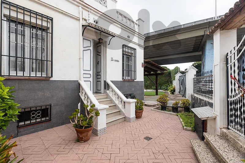 Barcelona get your residency! detached house + huge garden PR-00501 Barcelona get your residency! detached house + huge garden PR-00501
