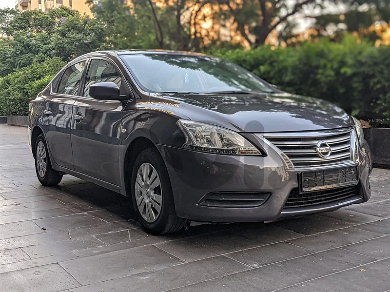 Nissan Sentra 2015 1.6 L / RYMCO source 128,000 Km