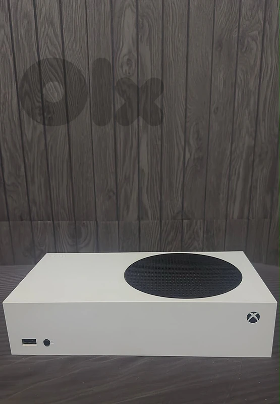 Xbox Series S – Excellent Condition + Controller