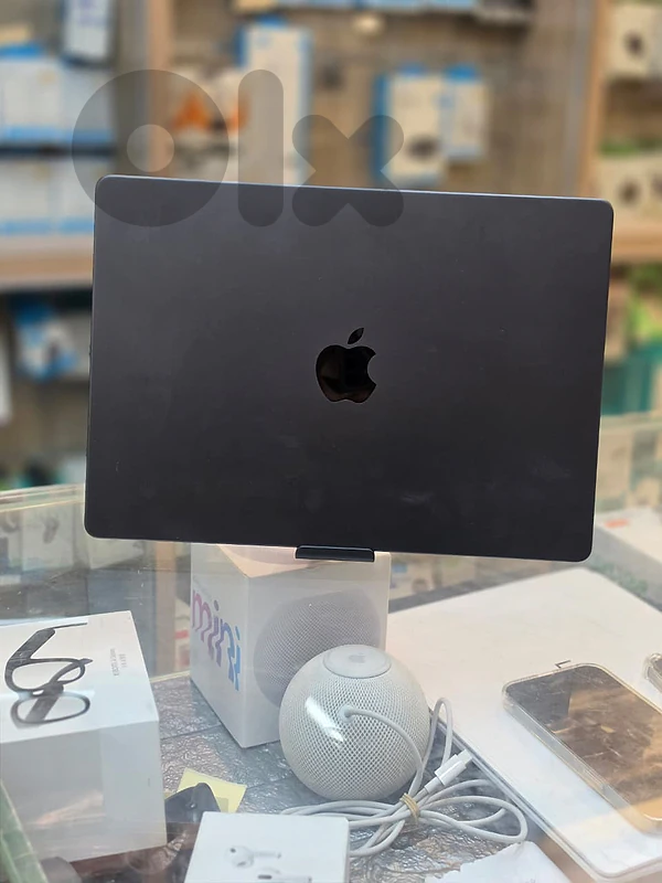 Used apple macbook pro 14 " [M5]