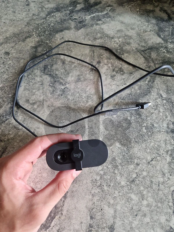 Logitech Brio 100 Full HD Webcam