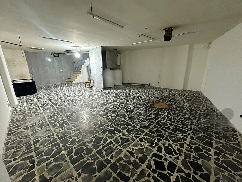RWK118TF - Shop for rent in Ballouneh in a prime location