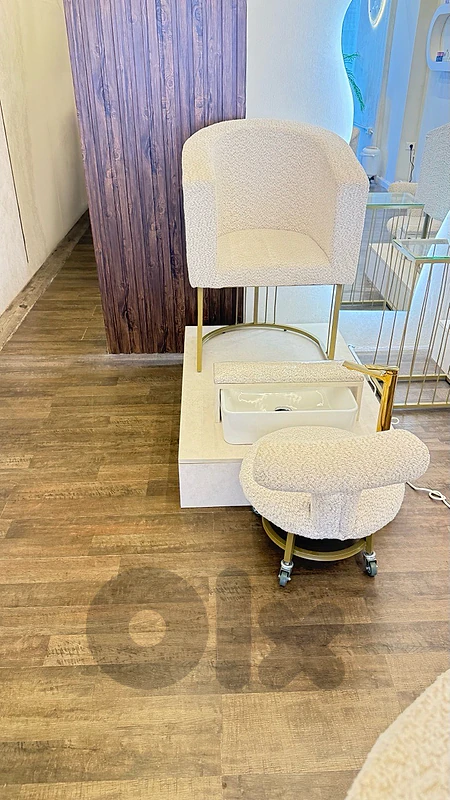 2 pedi and 2 mani tables
