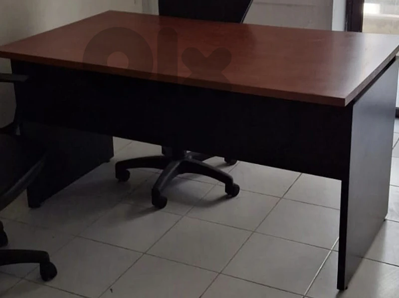 office desk مكتب