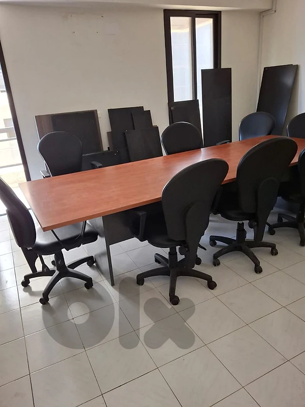 office desk meeting، مكتب