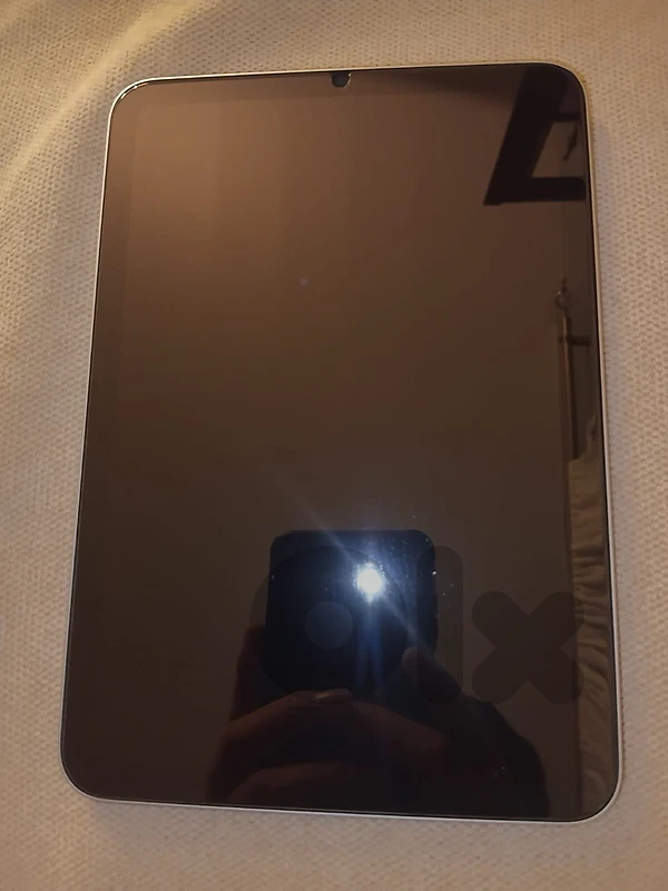 iPad mini 7 / A17 128gb 8gb ram with small dent in the aluminum