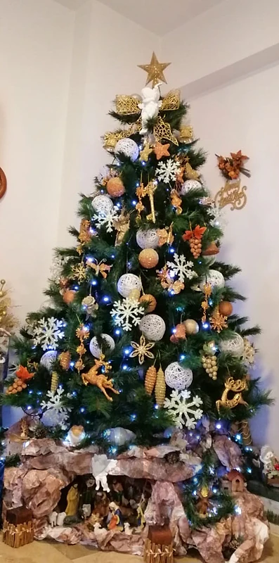 christmas tree high quality pine tree arround 2 meters with decoration