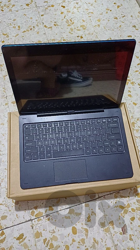 Nextbook 11.6" Touchscreen 2-in-1 Laptop/Tablet + Bag, Box & Charger