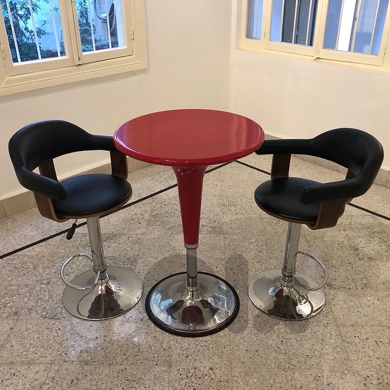 Vintage Bar Table + 2 matching Bar Stools in Excellent Condition.